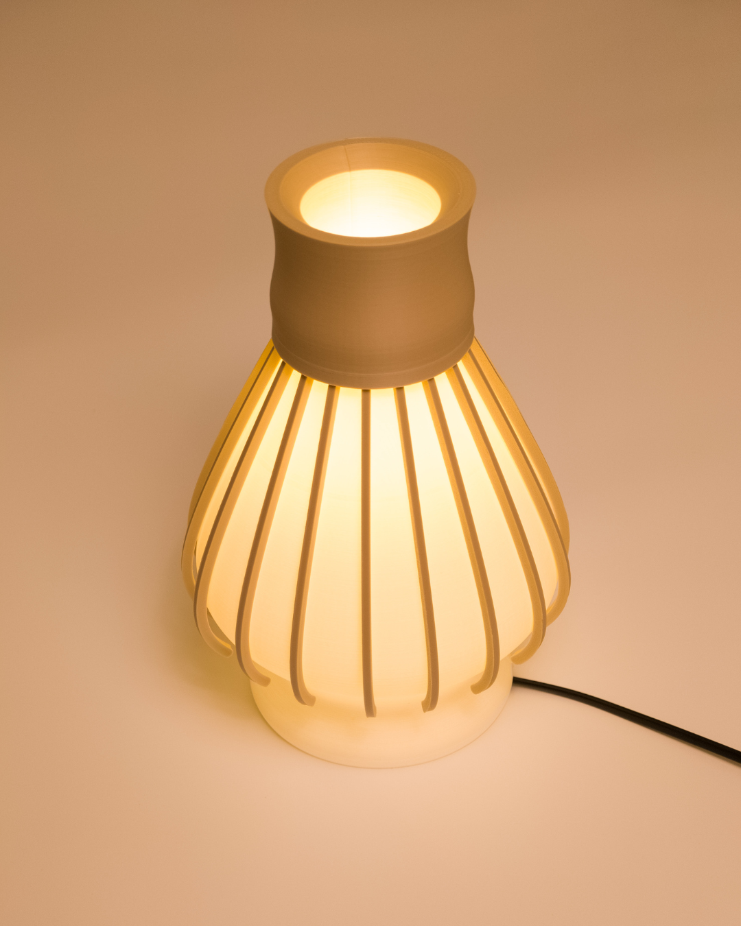 Chasen Lamp : โคมไฟแปรงชงชามัทฉะพร้อมแท่นวาง แบบตั้งโต๊ะ